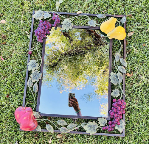 Square framed wall - in,